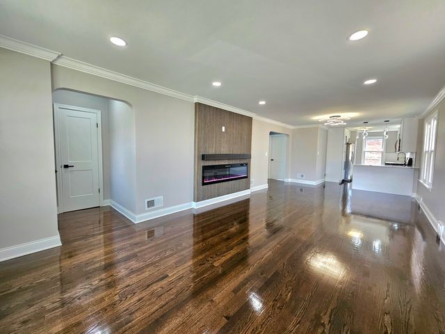 8244 S Troy Street, Chicago, IL 60652