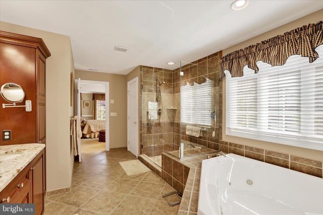 86 RITTENHOUSE CIR, Newtown, PA 18940