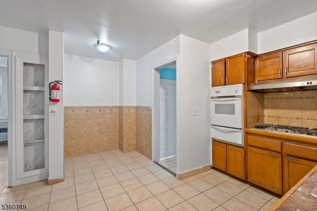30 Geneva St, Elizabeth City, NJ 07206