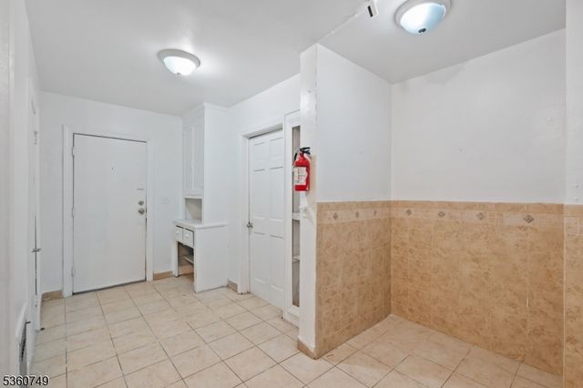 30 Geneva St, Elizabeth City, NJ 07206
