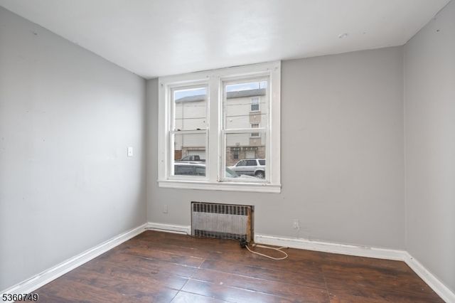 30 Geneva St, Elizabeth City, NJ 07206