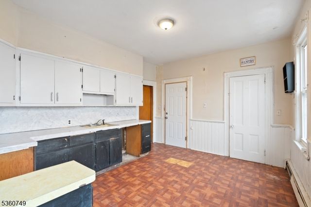 30 Geneva St, Elizabeth City, NJ 07206