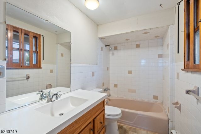 30 Geneva St, Elizabeth City, NJ 07206