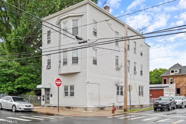 30 Geneva St, Elizabeth City, NJ 07206