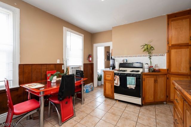 30 Geneva St, Elizabeth City, NJ 07206