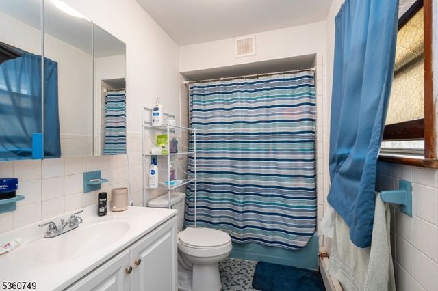 30 Geneva St, Elizabeth City, NJ 07206
