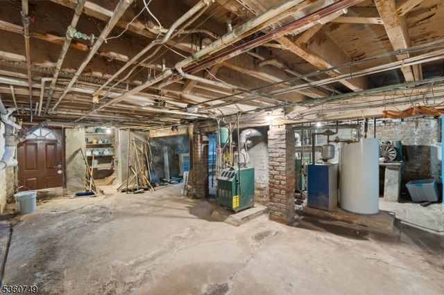 30 Geneva St, Elizabeth City, NJ 07206