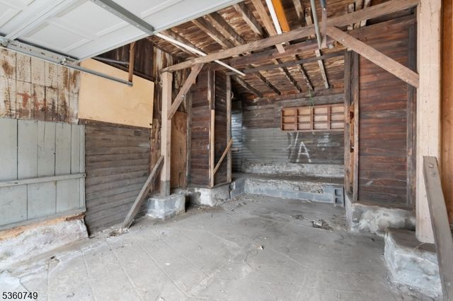 30 Geneva St, Elizabeth City, NJ 07206