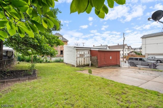 30 Geneva St, Elizabeth City, NJ 07206