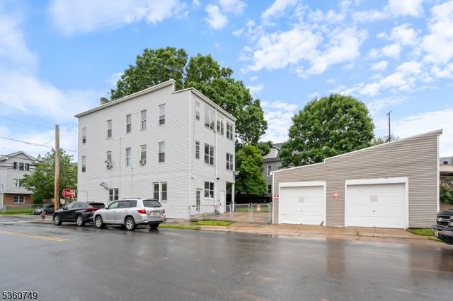 30 Geneva St, Elizabeth City, NJ 07206