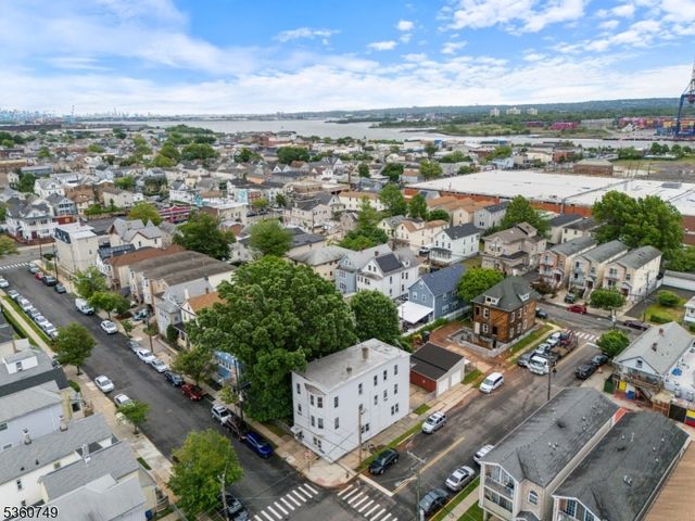 30 Geneva St, Elizabeth City, NJ 07206
