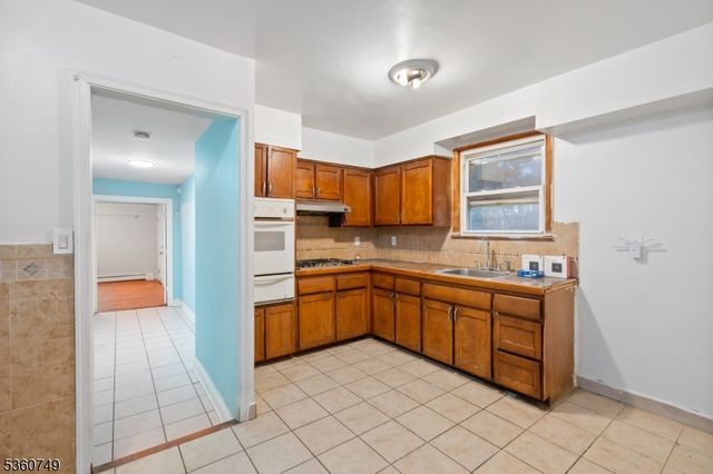 30 Geneva St, Elizabeth City, NJ 07206