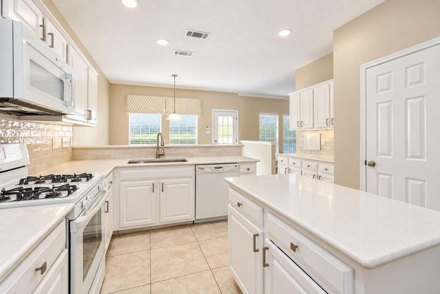 1385 El Camino Village Drive, Webster, TX 77058