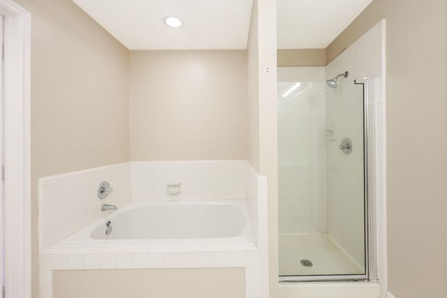 1385 El Camino Village Drive, Webster, TX 77058