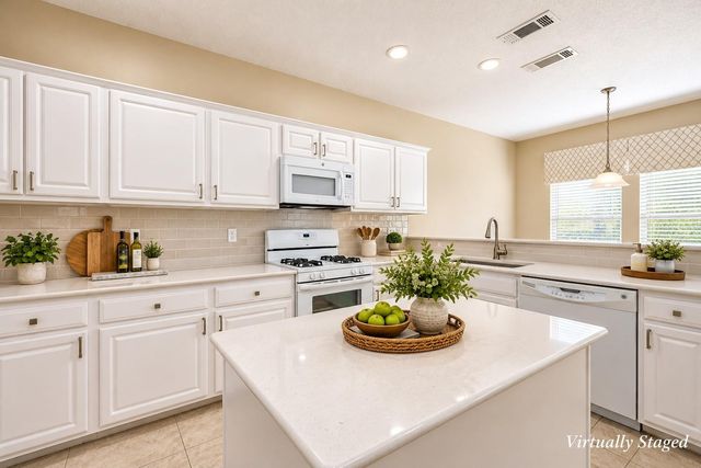 1385 El Camino Village Drive, Webster, TX 77058
