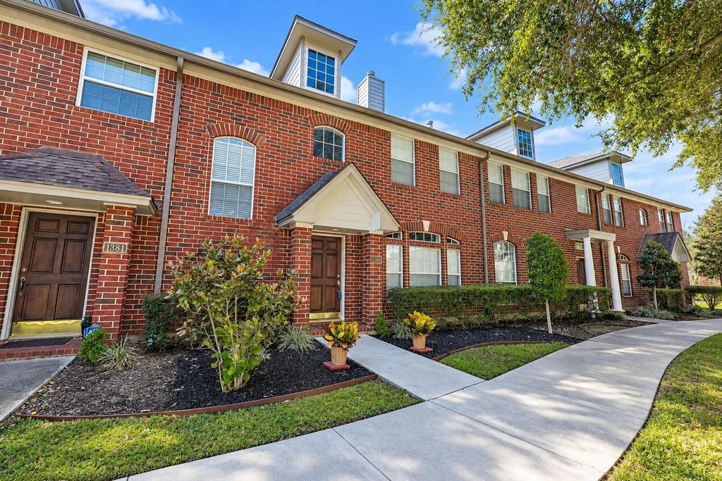 1385 El Camino Village Drive, Webster, TX 77058