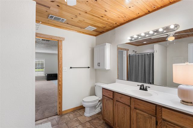904 Kent Drive, Gainesville, TX 76240