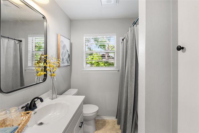 904 Kent Drive, Gainesville, TX 76240