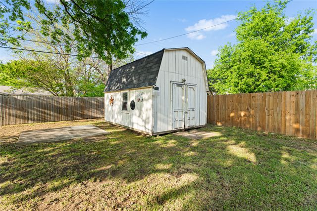 904 Kent Drive, Gainesville, TX 76240