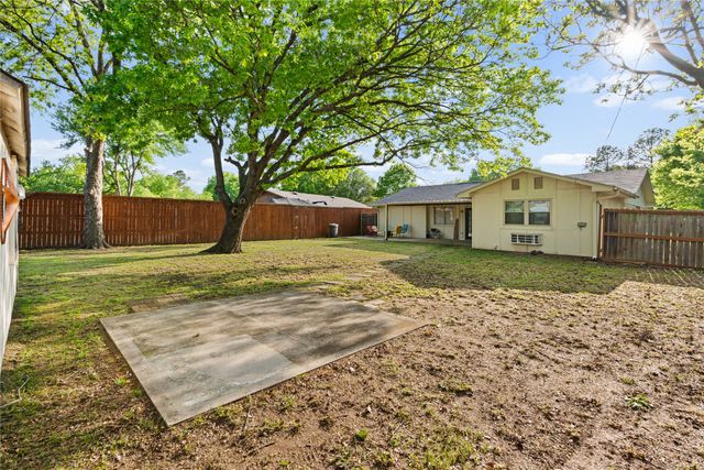 904 Kent Drive, Gainesville, TX 76240