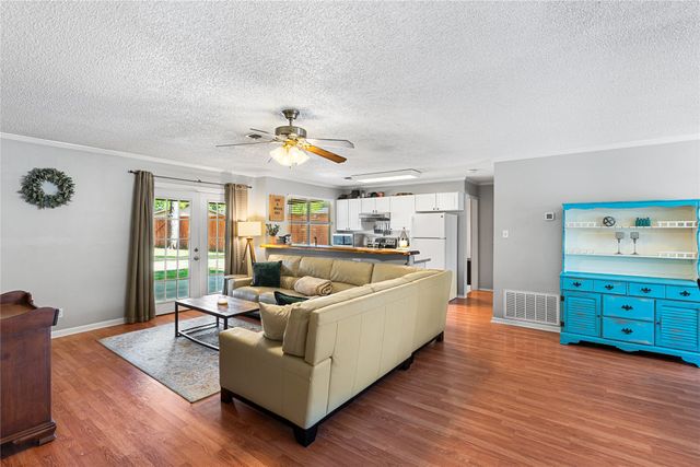 904 Kent Drive, Gainesville, TX 76240