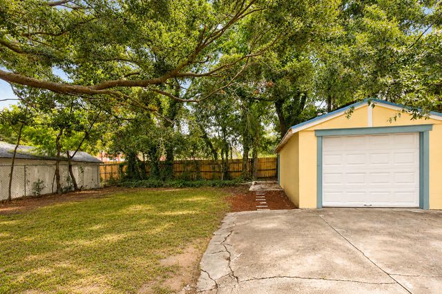 2119 Thornlee Drive, North Charleston, SC 29405