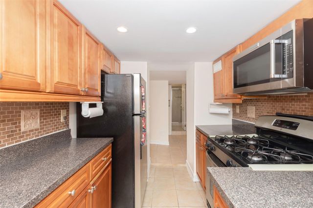 2035 Central Park Avenue AA4, Yonkers, NY 10710