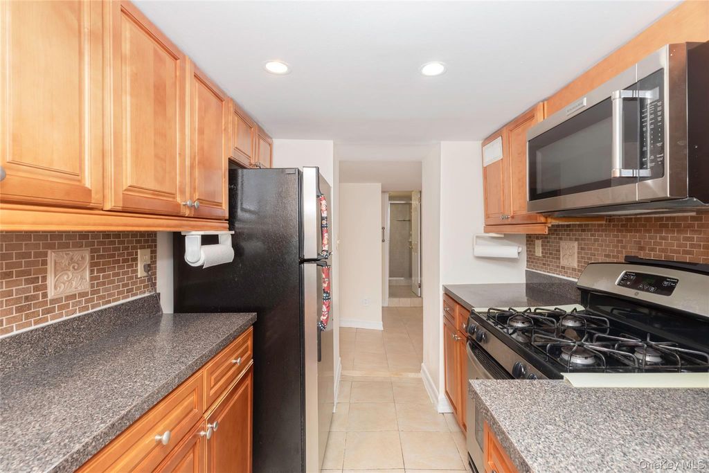 2035 Central Park Avenue AA4, Yonkers, NY 10710 — photo 2