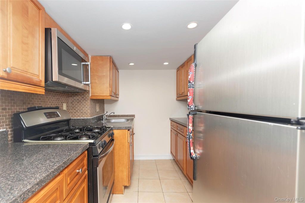 2035 Central Park Avenue AA4, Yonkers, NY 10710 — photo 3