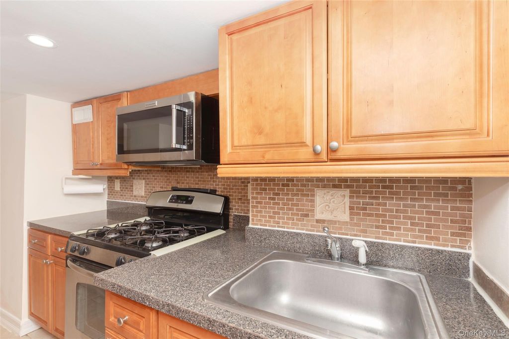 2035 Central Park Avenue AA4, Yonkers, NY 10710 — photo 4