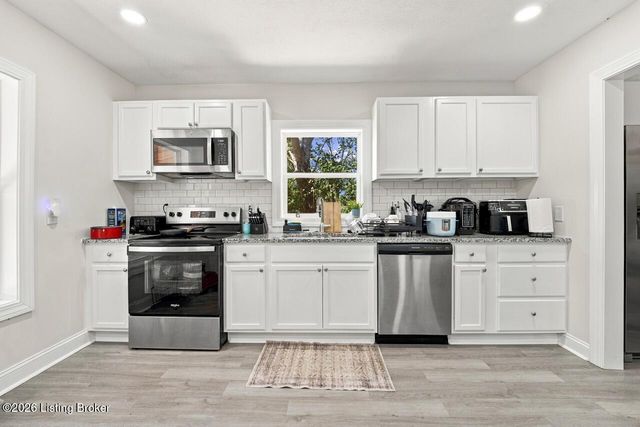 952 Palatka Rd, Louisville, KY 40214