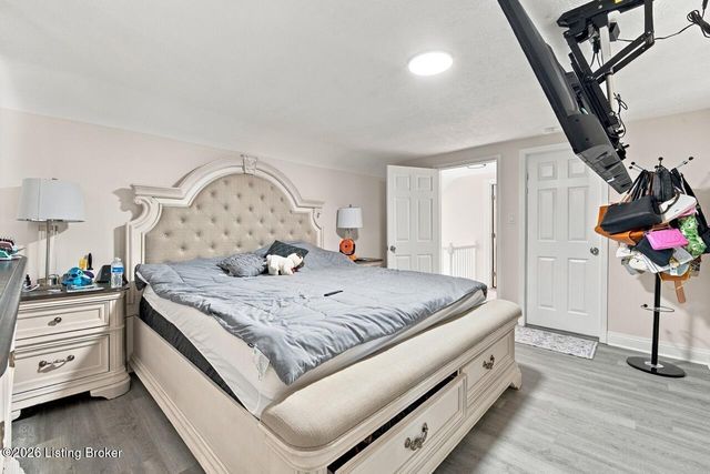 952 Palatka Rd, Louisville, KY 40214