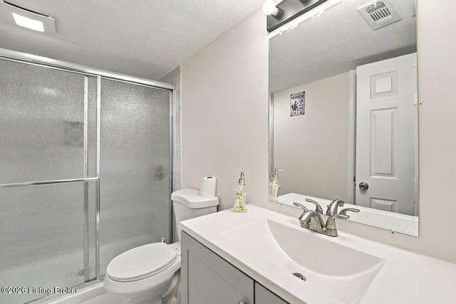 952 Palatka Rd, Louisville, KY 40214