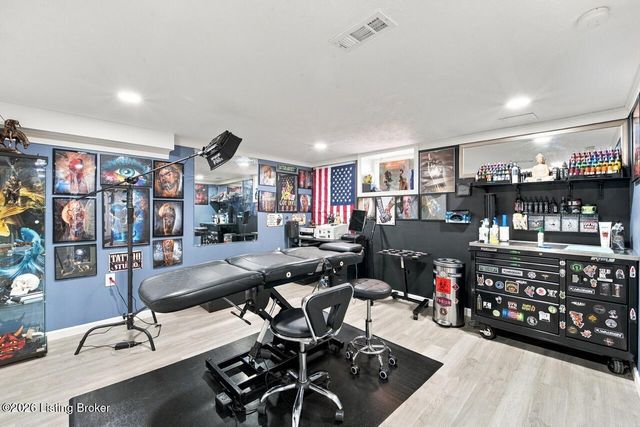 952 Palatka Rd, Louisville, KY 40214