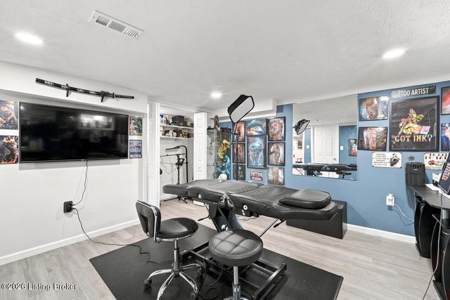 952 Palatka Rd, Louisville, KY 40214