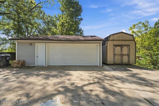 952 Palatka Rd, Louisville, KY 40214