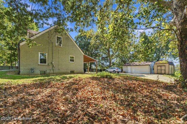 952 Palatka Rd, Louisville, KY 40214