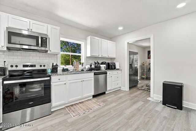 952 Palatka Rd, Louisville, KY 40214