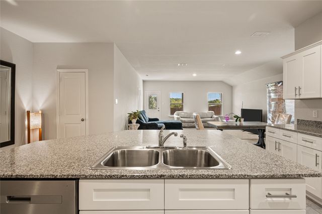 320 Sculptors Crossing, Springtown, TX 76082