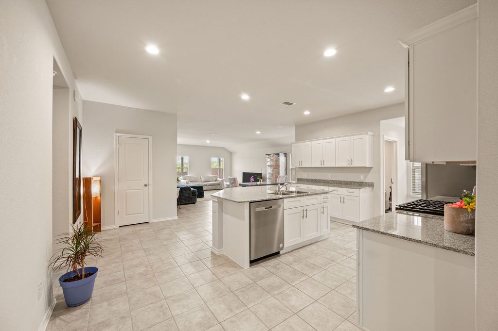 320 Sculptors Crossing, Springtown, TX 76082 — photo 2