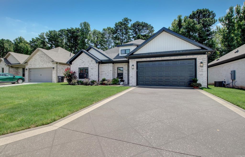 3 Woodhaven Ct, Jacksonville, AR 72076