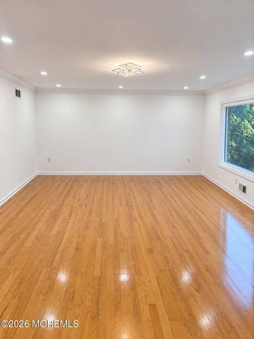 8 Delwood Drive, Holmdel, NJ 07733