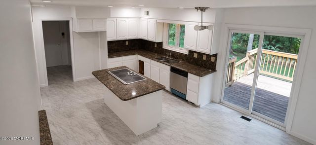 8 Delwood Drive, Holmdel, NJ 07733