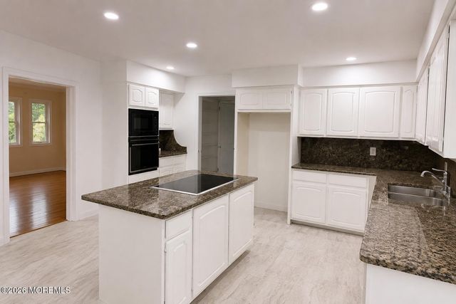 8 Delwood Drive, Holmdel, NJ 07733
