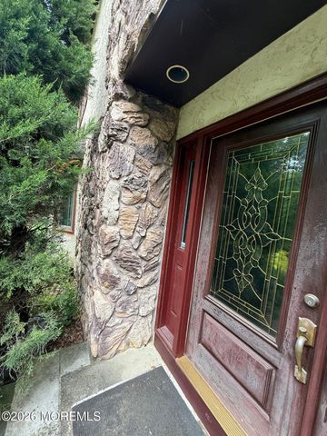 8 Delwood Drive, Holmdel, NJ 07733