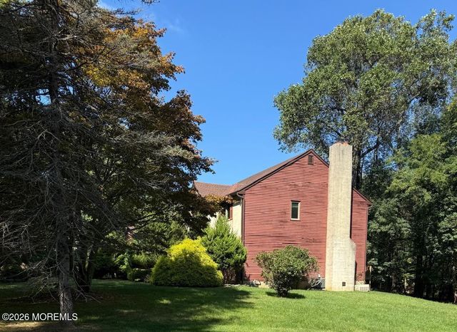 8 Delwood Drive, Holmdel, NJ 07733