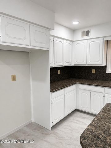 8 Delwood Drive, Holmdel, NJ 07733