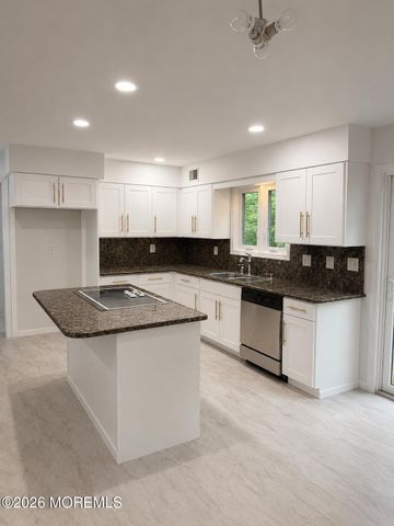 8 Delwood Drive, Holmdel, NJ 07733