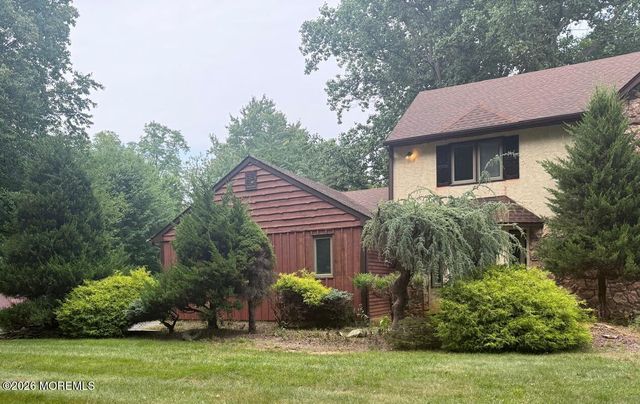 8 Delwood Drive, Holmdel, NJ 07733
