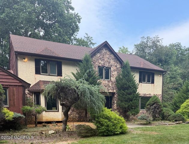 8 Delwood Drive, Holmdel, NJ 07733